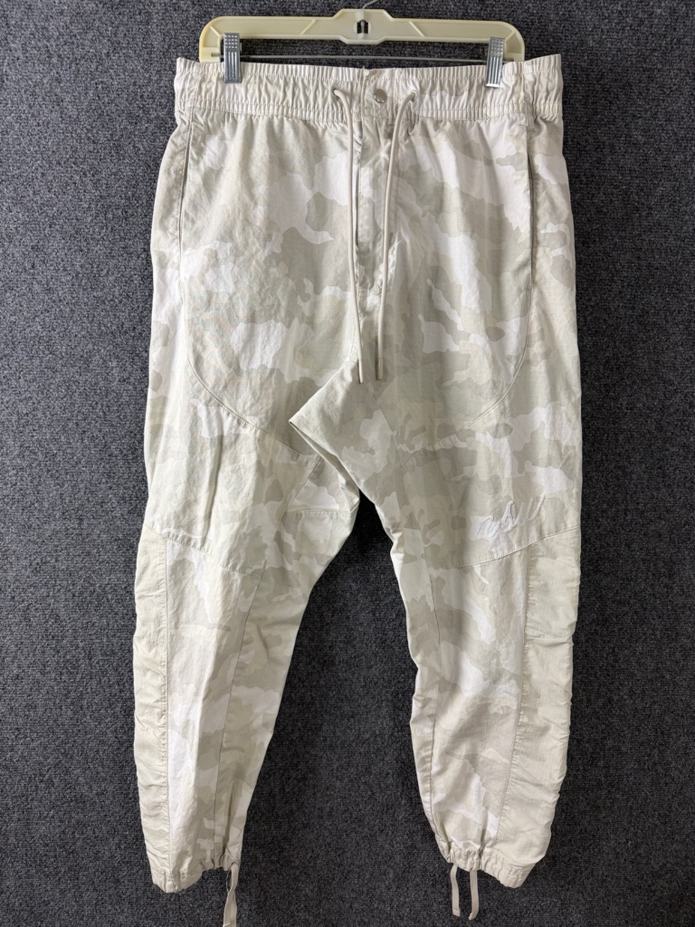 Nike Sportswear woven camo cargo pants, men’s size medium drawstring, NSW